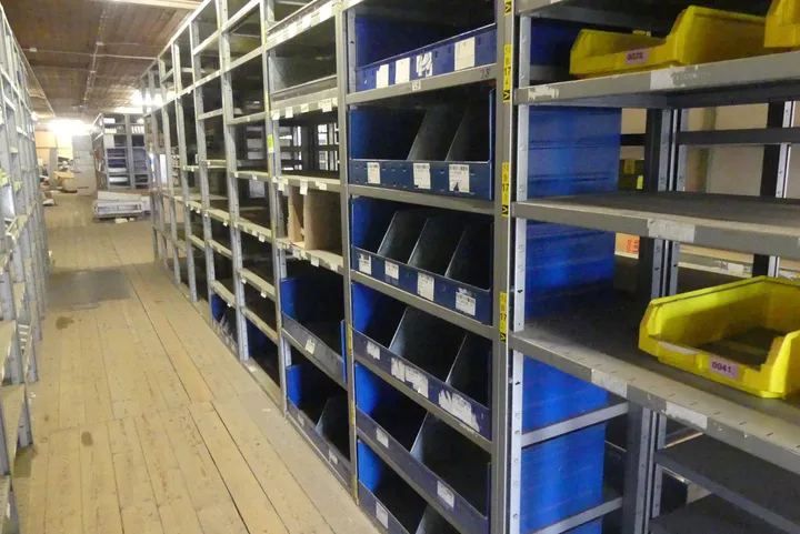 Konvolut Werkzeuge (Hand- & Elektrowerkzeug) Umfang: 2x Feldinhalt, mit Kiste